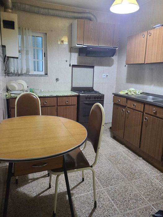 Arrenda-se T1 em vivenda em Moimenta da Beira