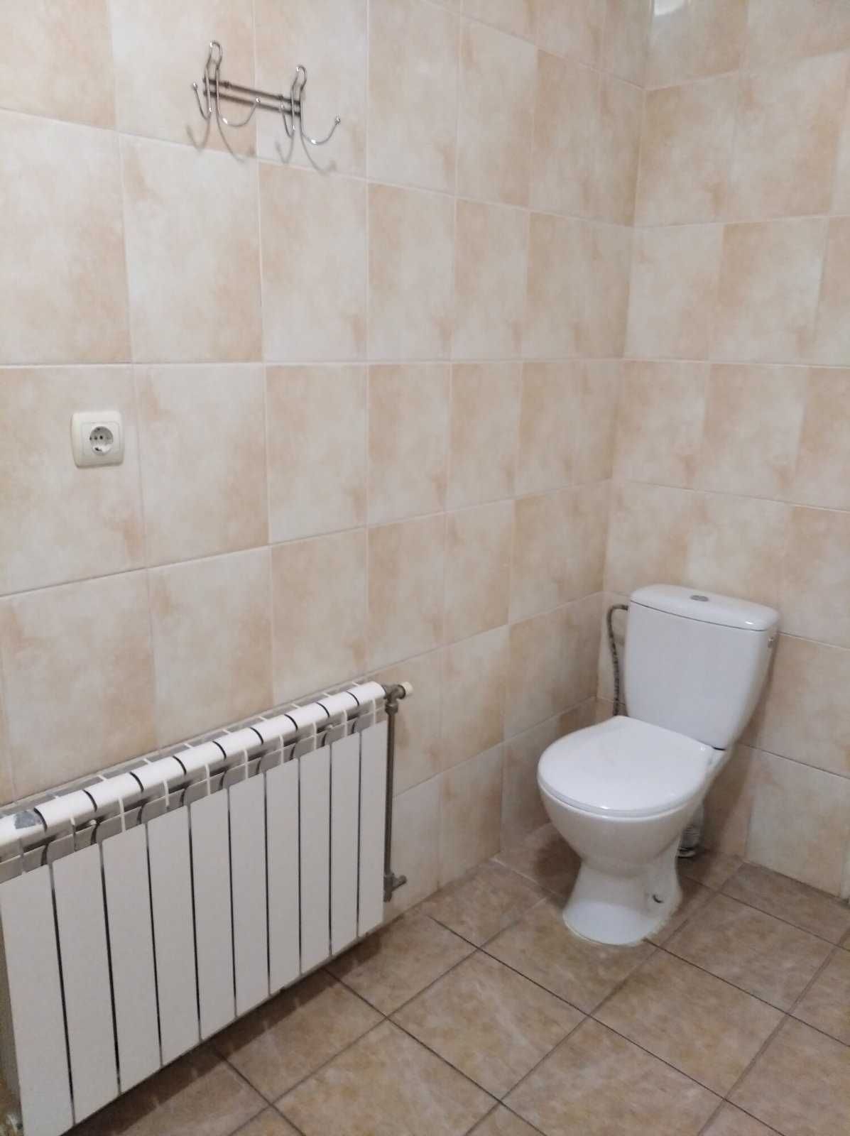Продаж двох будинків на одній ділянці в новому районі