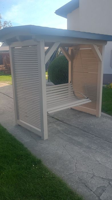 Huśtawka ogrodowa huśtawka drewniana elegancka ławka ogrodowa