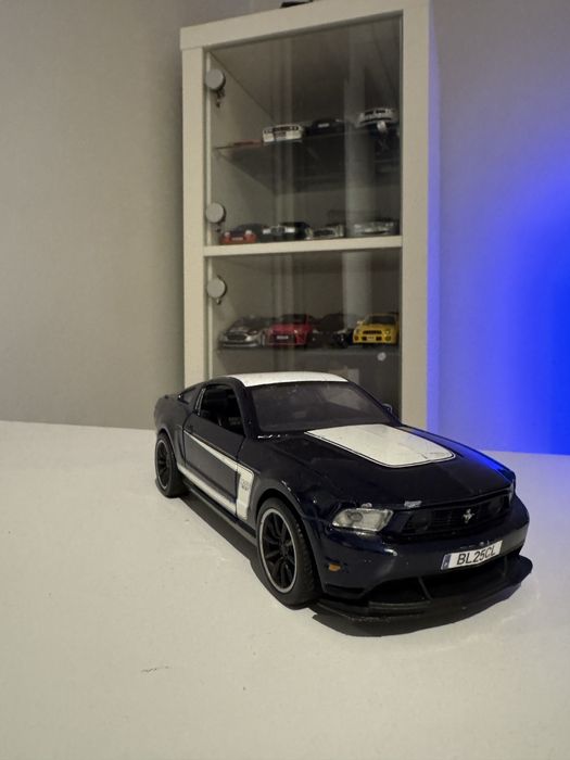 Carros miniaturas escala 1/24