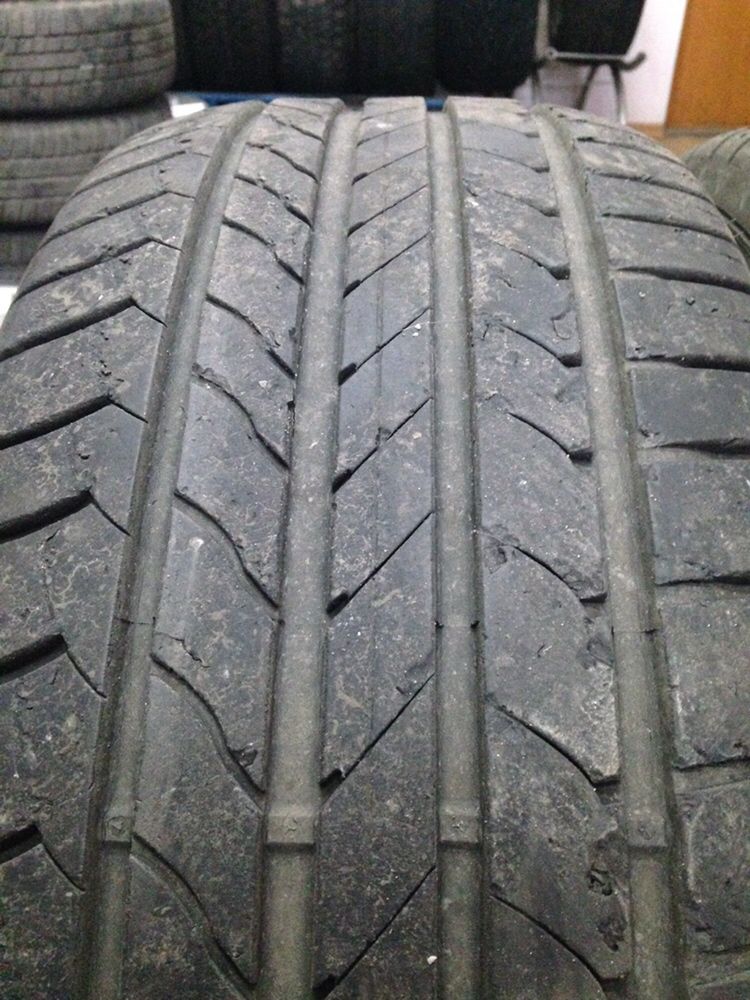 Продам комплект летних шин 235/55R17