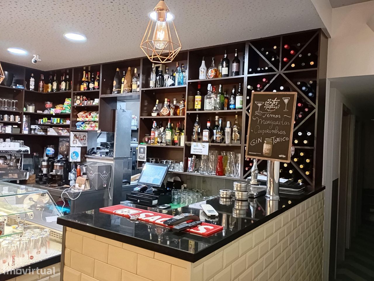 Restaurante Snack-Bar remodelado em Monte Abraão, clientes regulares e