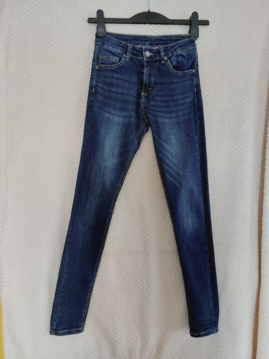 Granatowe jeansy, rurki. Jeans. Rozmiar S.