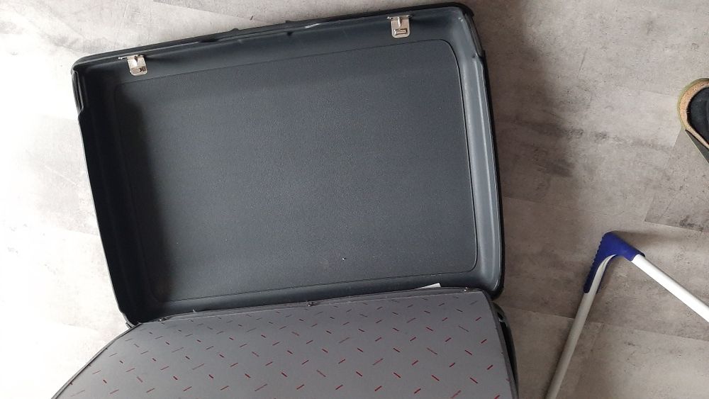 Walizka Samsonite plastikowa