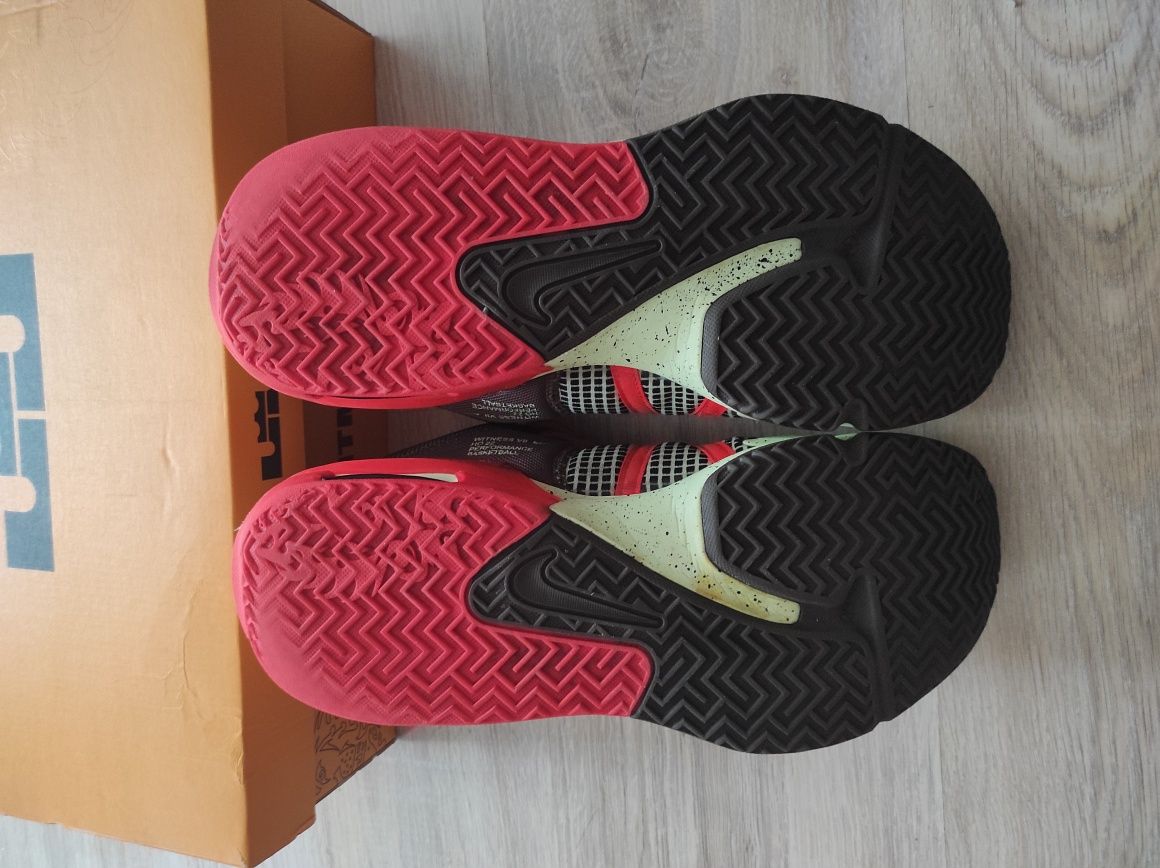 Кросівки Nike Lebron Witness 7 45.5 размер