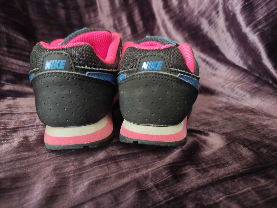 Dziecięce czarne róż adidasy NIKE na rzepy r.31/ 19cm