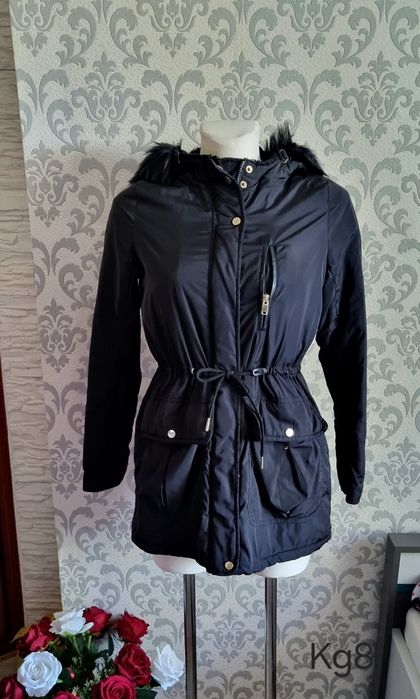 Czarna parka Zimowa z kapturem na zamek Pull& Bear S