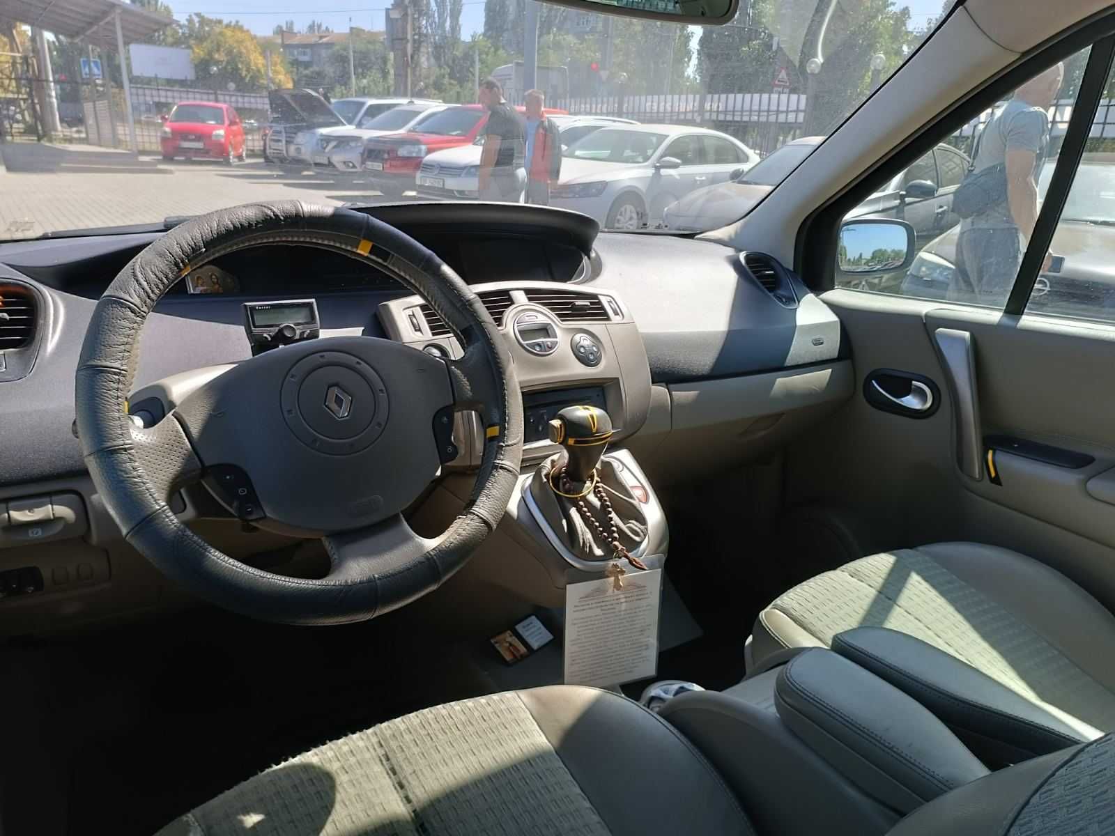 Renault Grand Scenic 2005 року 2,0 л. бензин