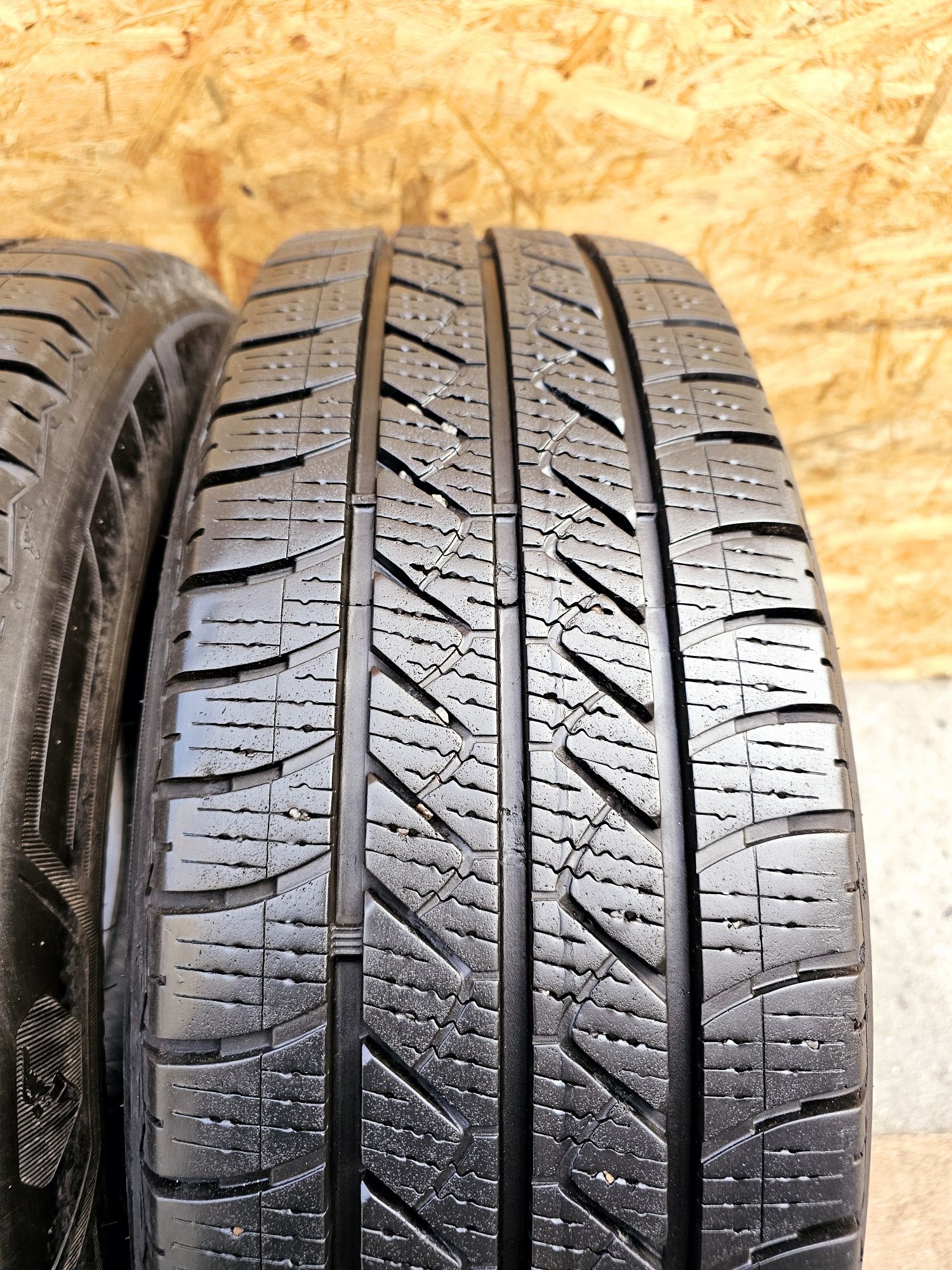 BDB Stan!!  7,4mm. 205/65 r16C Goodyear Vector 4Seasons Cargo