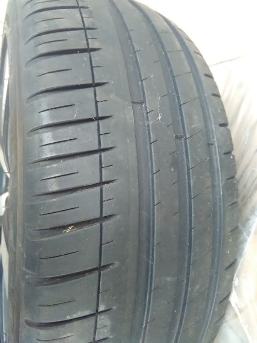 4 JANTES 17 + 1 Pneu Michelin como novo