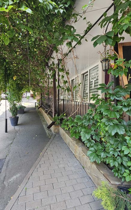 Гончара,28. Приміщення 42кв.м. під студію танцю або спортивну секцію.