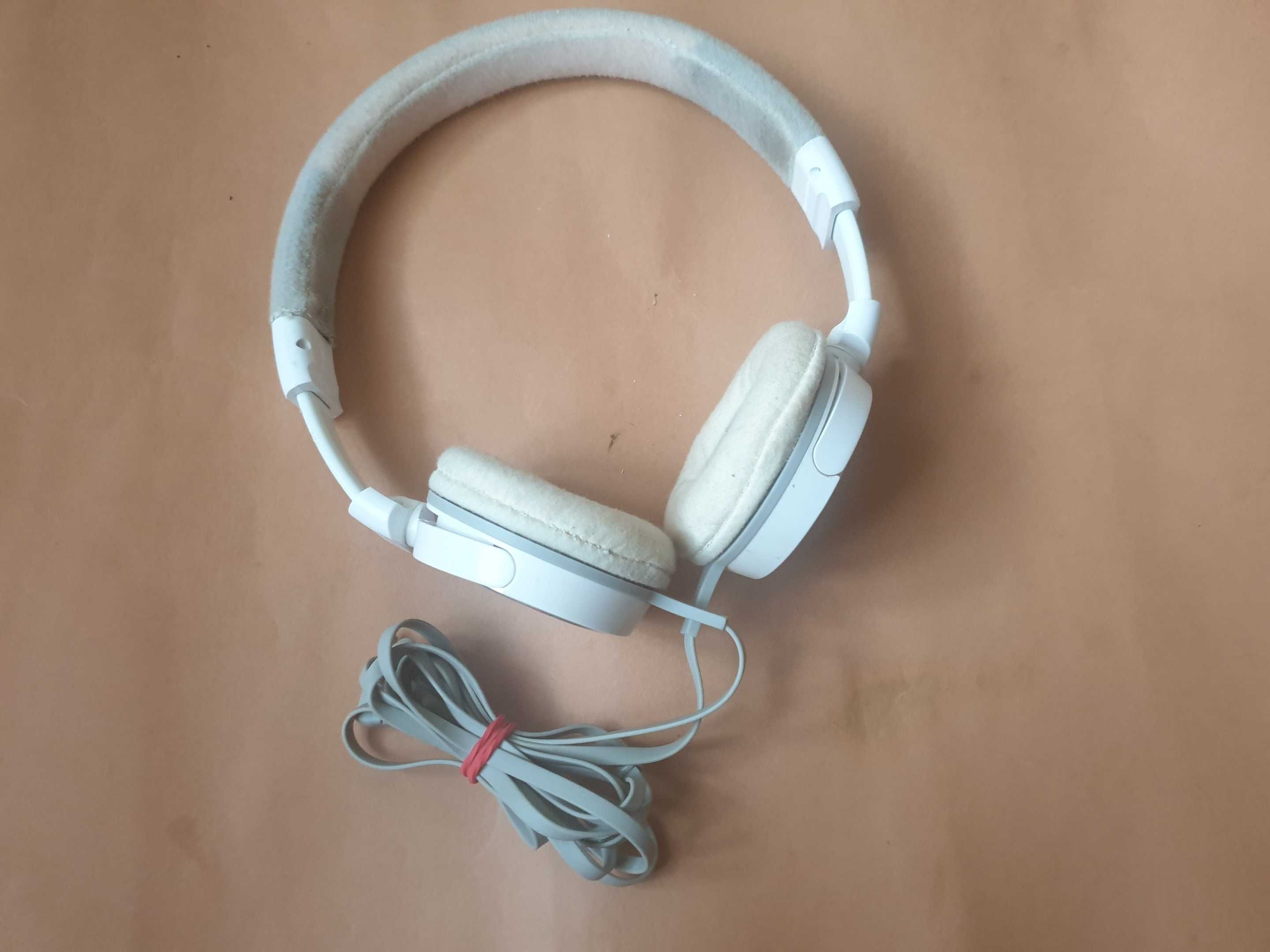 Słuchawki SONY MDR-ZX600
Średnica gąbek: 7,5cm
