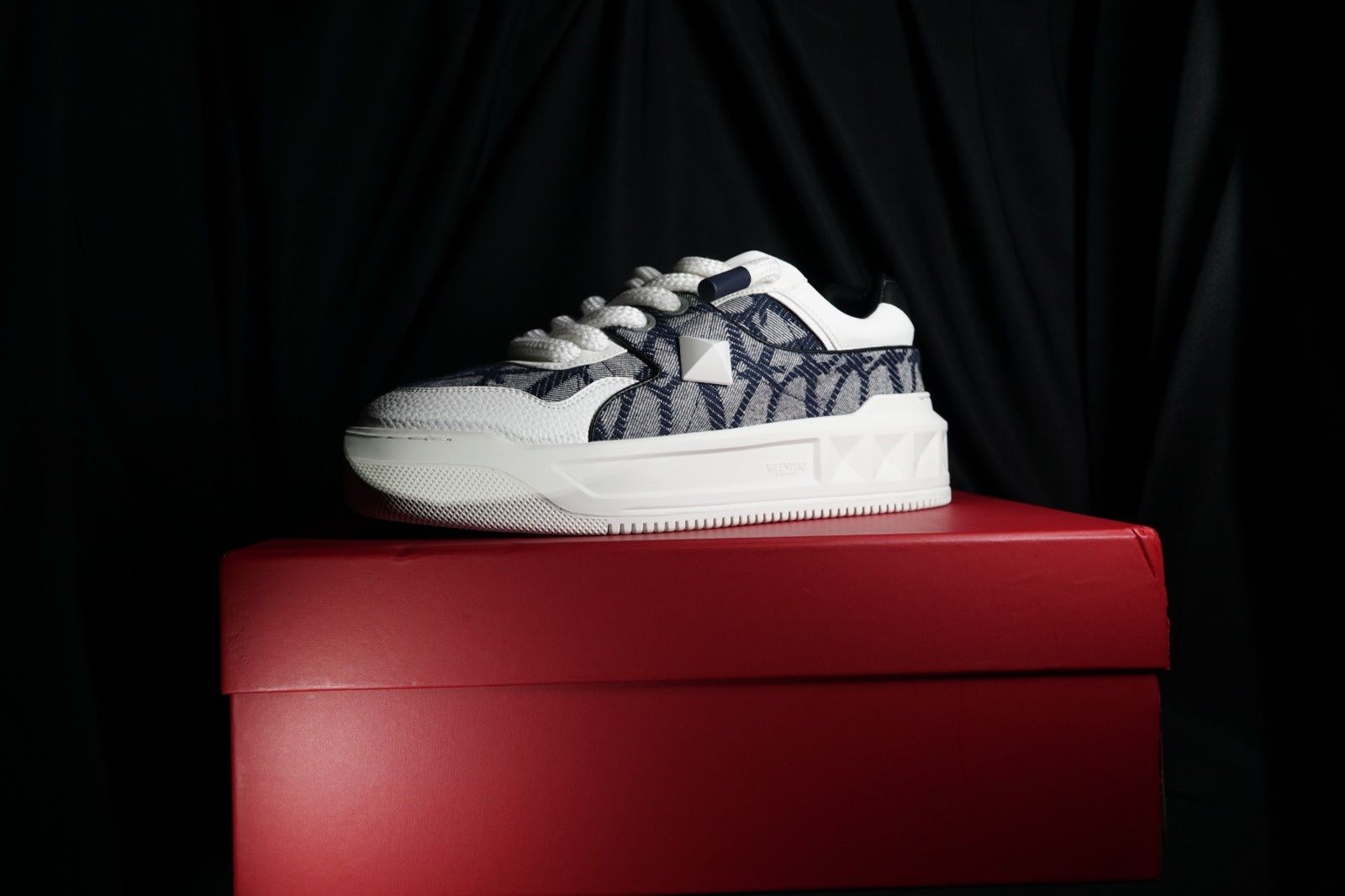 Valentino Garavani One Stud XL Toile Iconographe sneakers