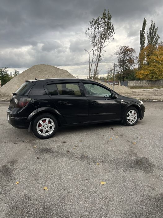 Некрашеный Opel Astra H 1,6 г/бенз