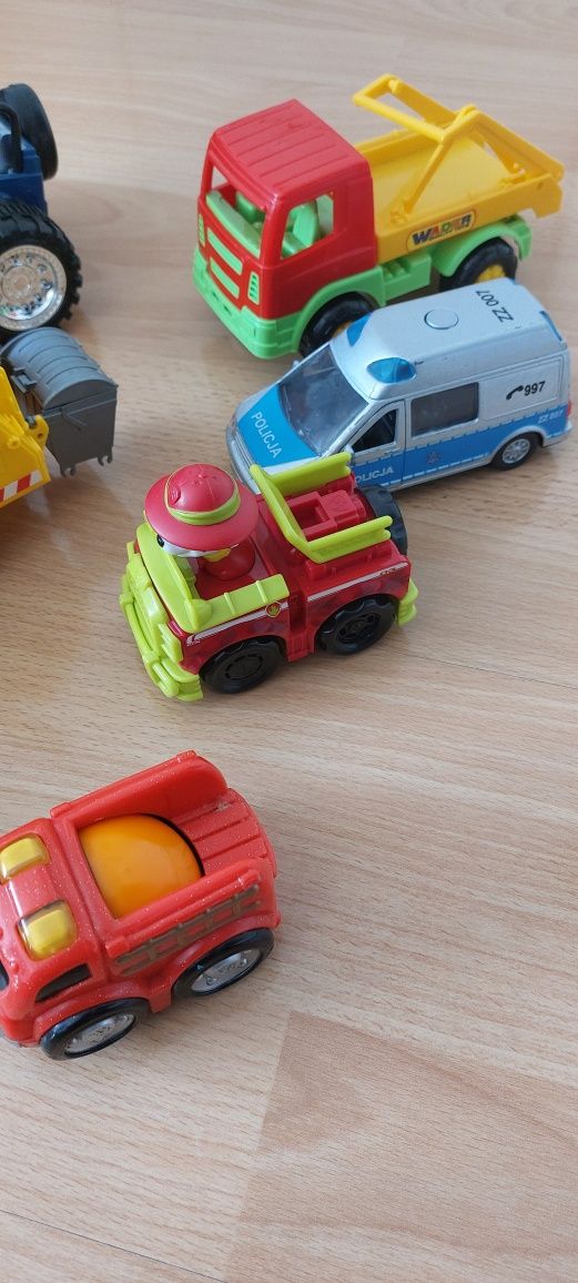 Zabawki samochodowe dla chłopca  od 3 lat jak nowe