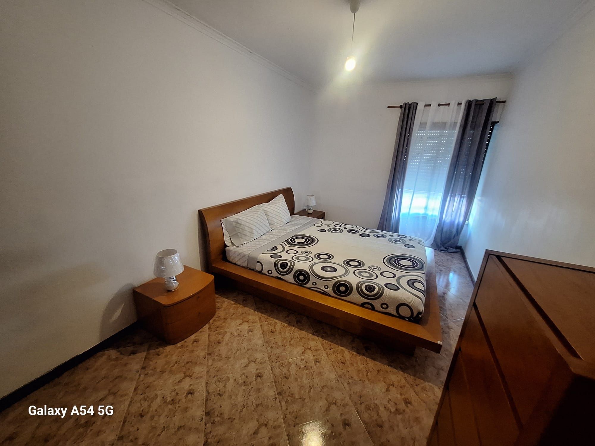 Alugo quarto para casal em Rio de mouro