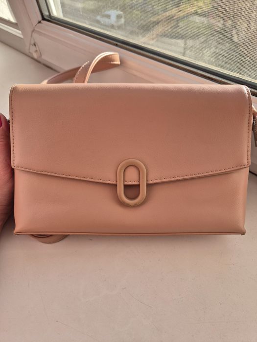 Сумочка, колір пудра.