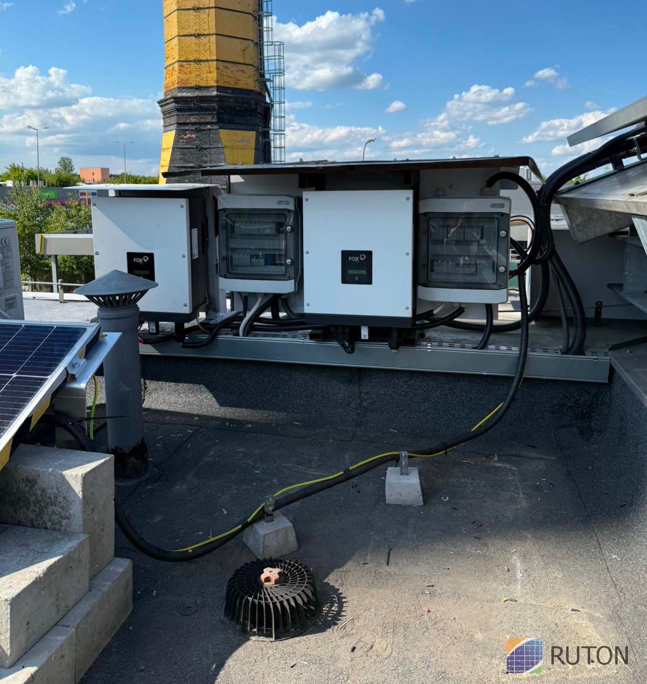 Instalacja fotowoltaiczna PV 10 kW magazyn energii 10,5 kWh z montażem