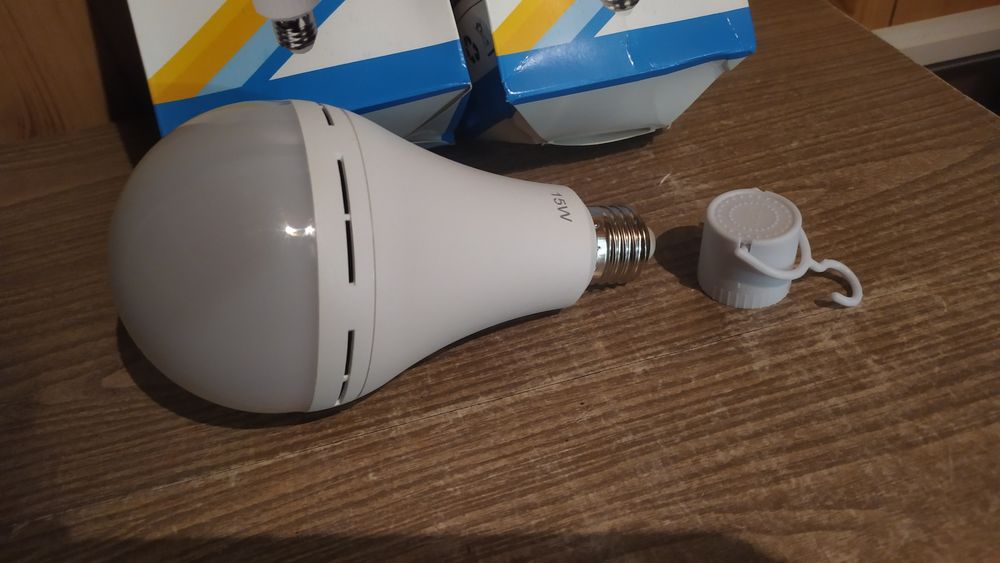 Яркая Led лампа светильник Е27 15W аккумулятор с 3 режимами яркости
