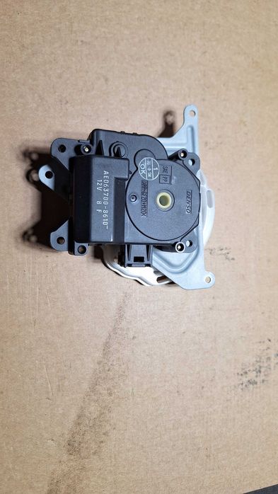 Toyota silniczek nagrzewnicy AE063.700.8610, 113.800.2051 Denso