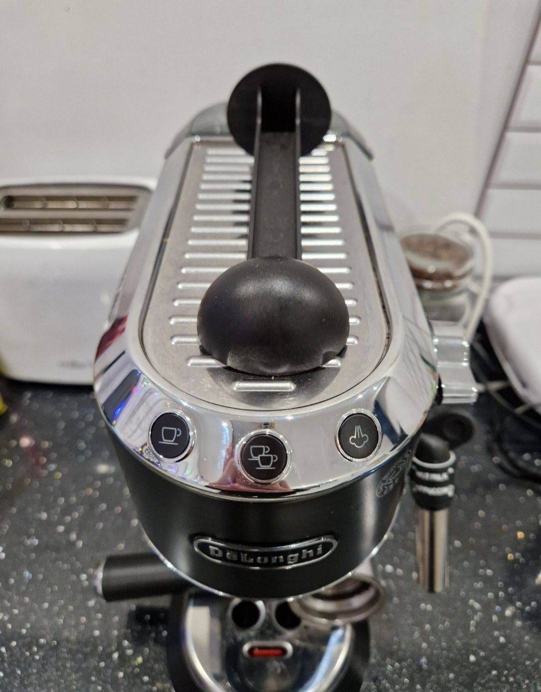 Ekspres do Kawy ciśnieniowy kolbowy DeLonghi 1350 W Czarny