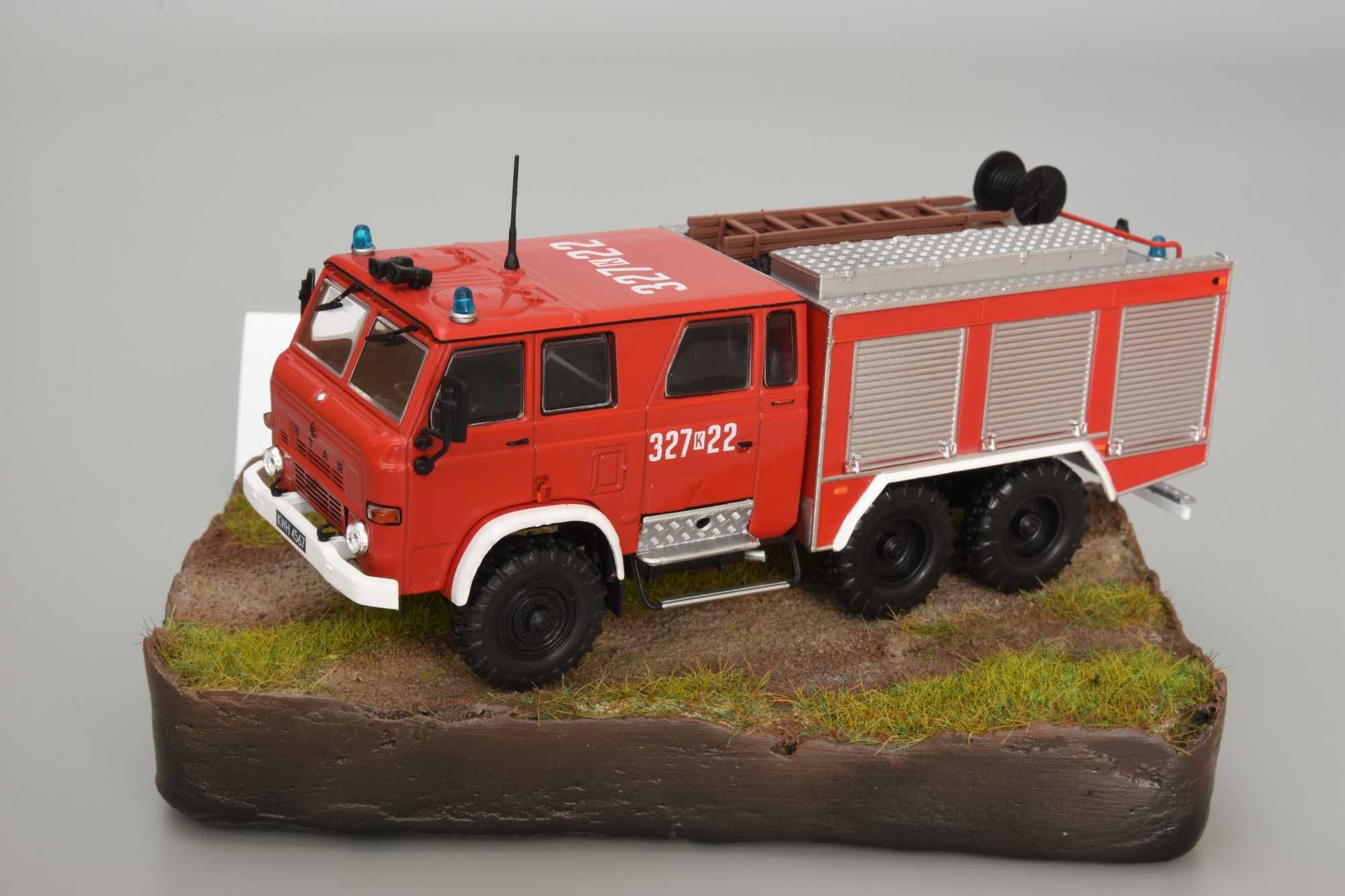 Podstawka diorama makieta Kultowe ciężarówki z epoki PRL-u