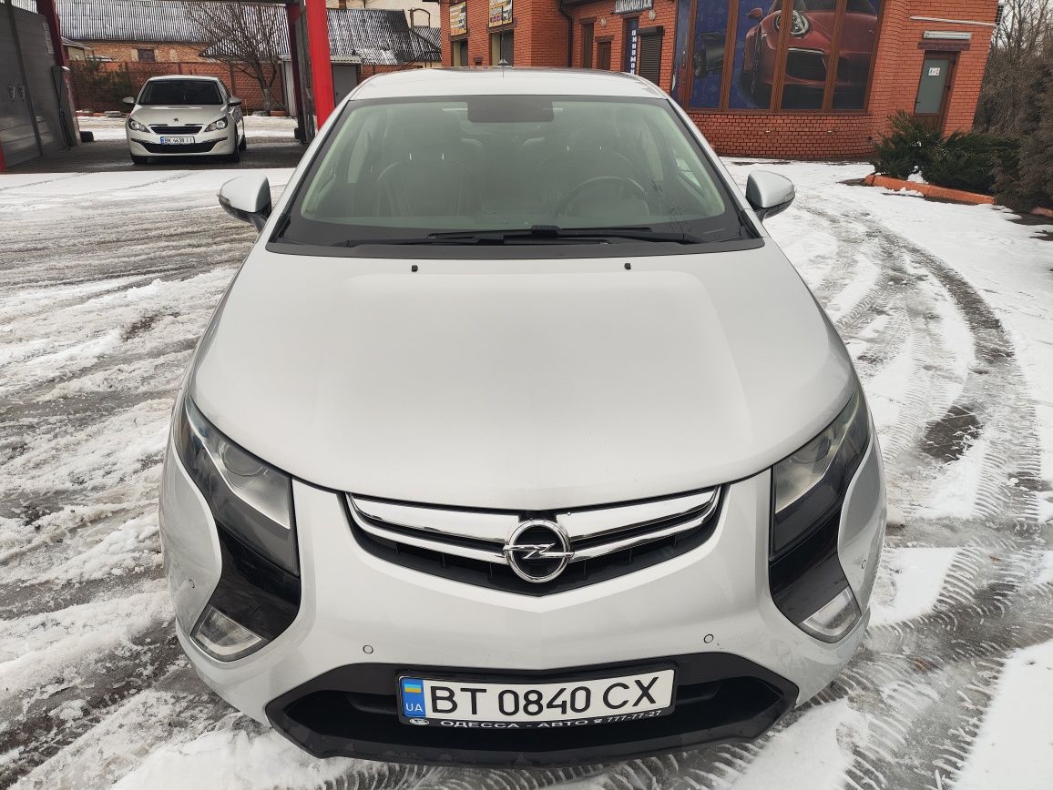 Opel Ampera 12 plagin гібрид