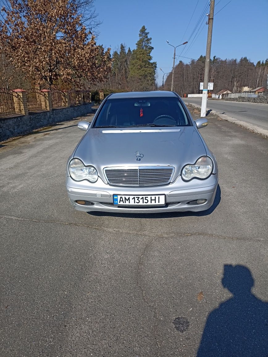 Продам авто на ходу також цікавить обмін.