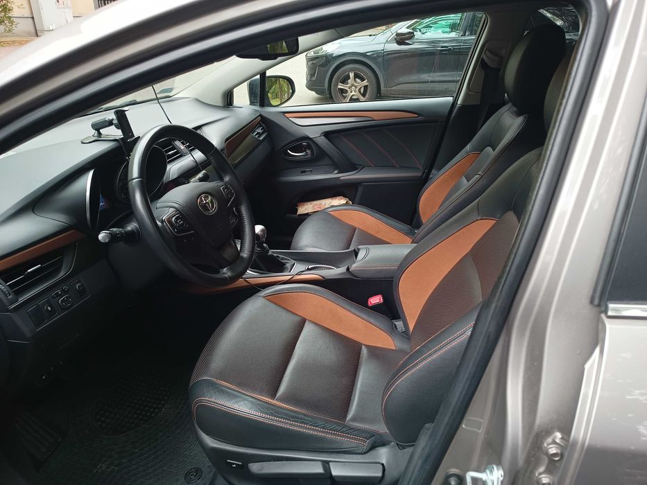 Sprzedam Toyotę Avansis  bardzo dobry stan