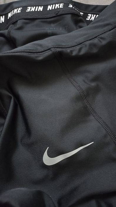Leginsy Nike r.S