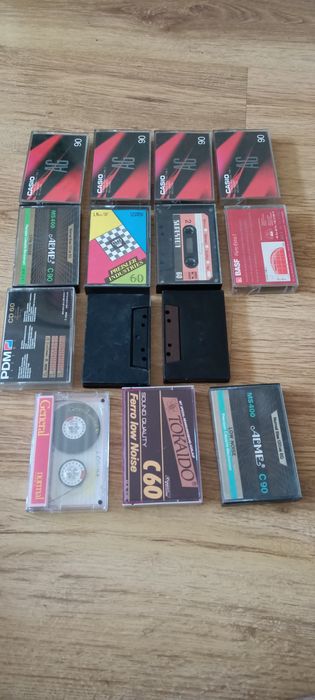 Stare kasety magnetofonowe zestaw 14 sztuk