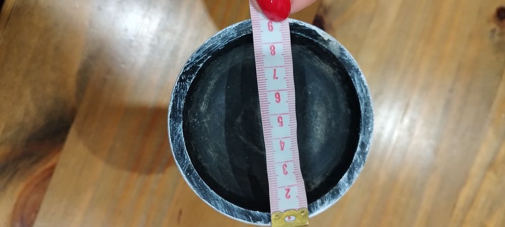 Ceramiczny kominek na olejki zapachowe.