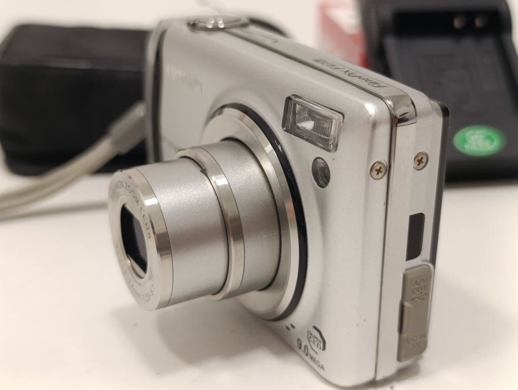 Aparat cyfrowy FUJIFILM F47fd F47 9mp KLASYK vintage retro SUPER CCD