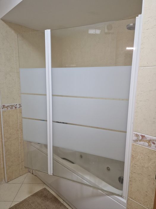 Banheira hidromassagem com resguardo