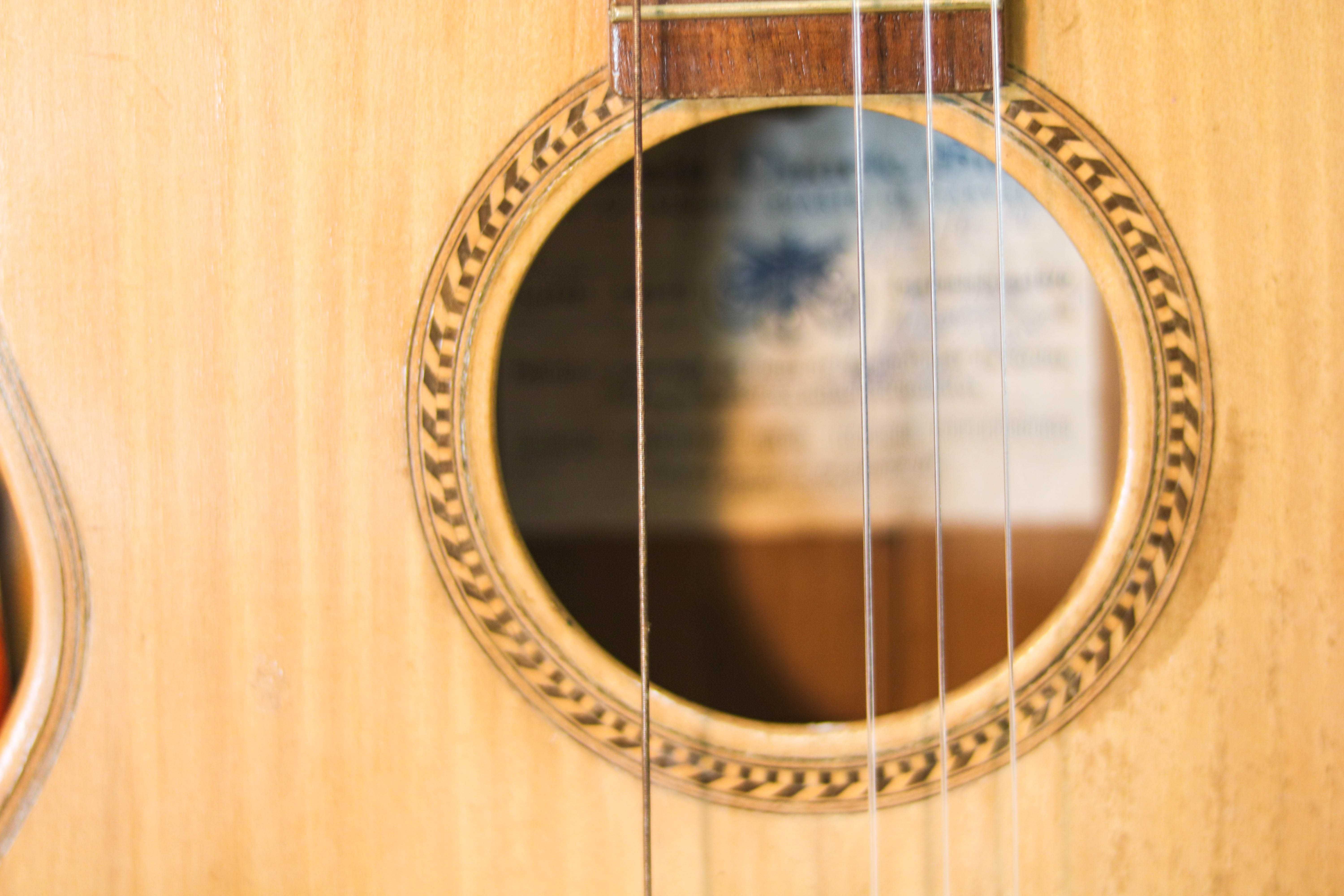 Guitarra em Madeira do início do Século XX