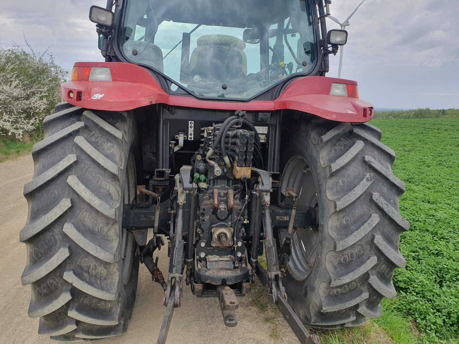 Case Maxxum MXU 110 z przednim tuzem