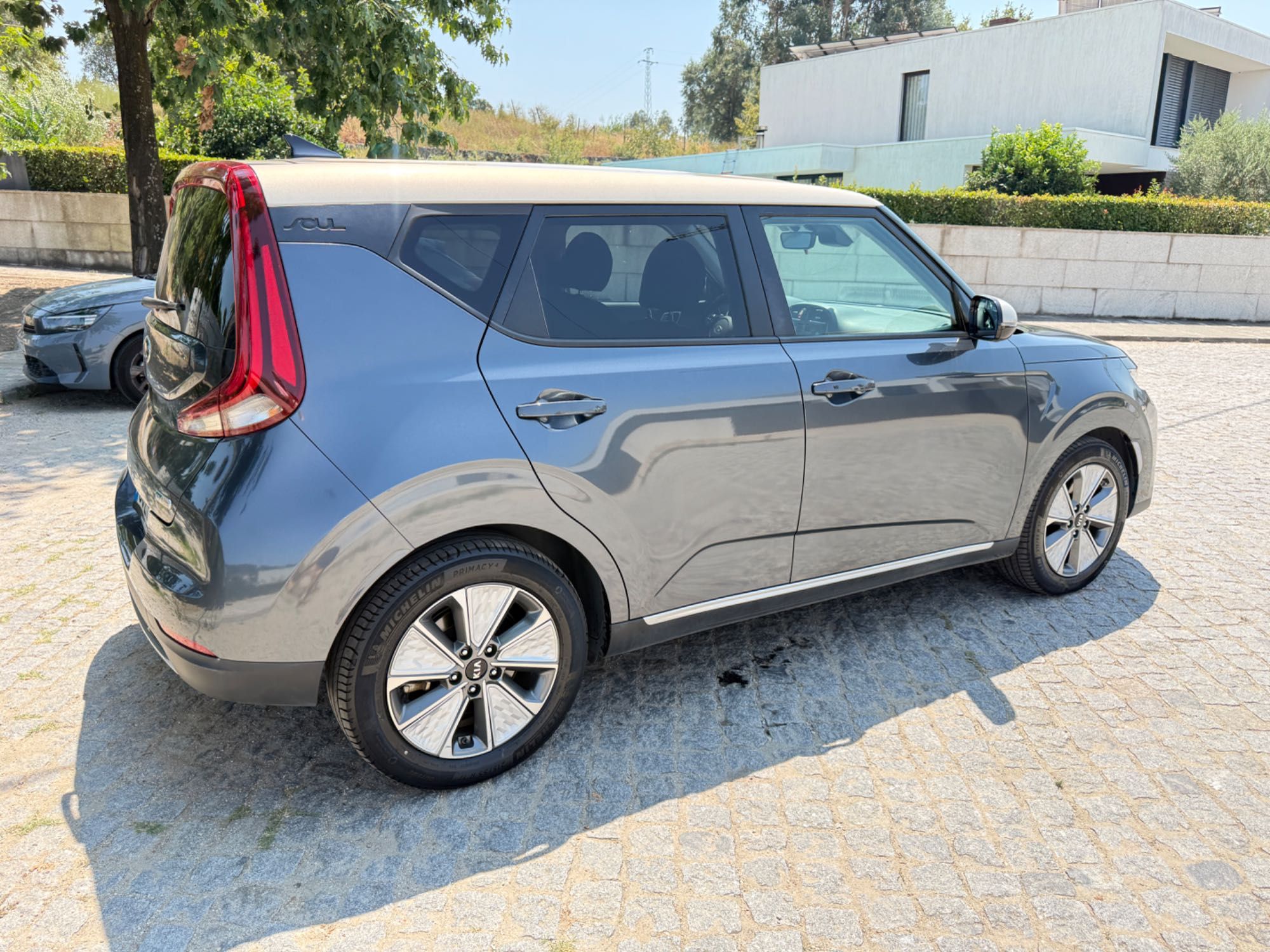Kia  ESOUL 64kwh