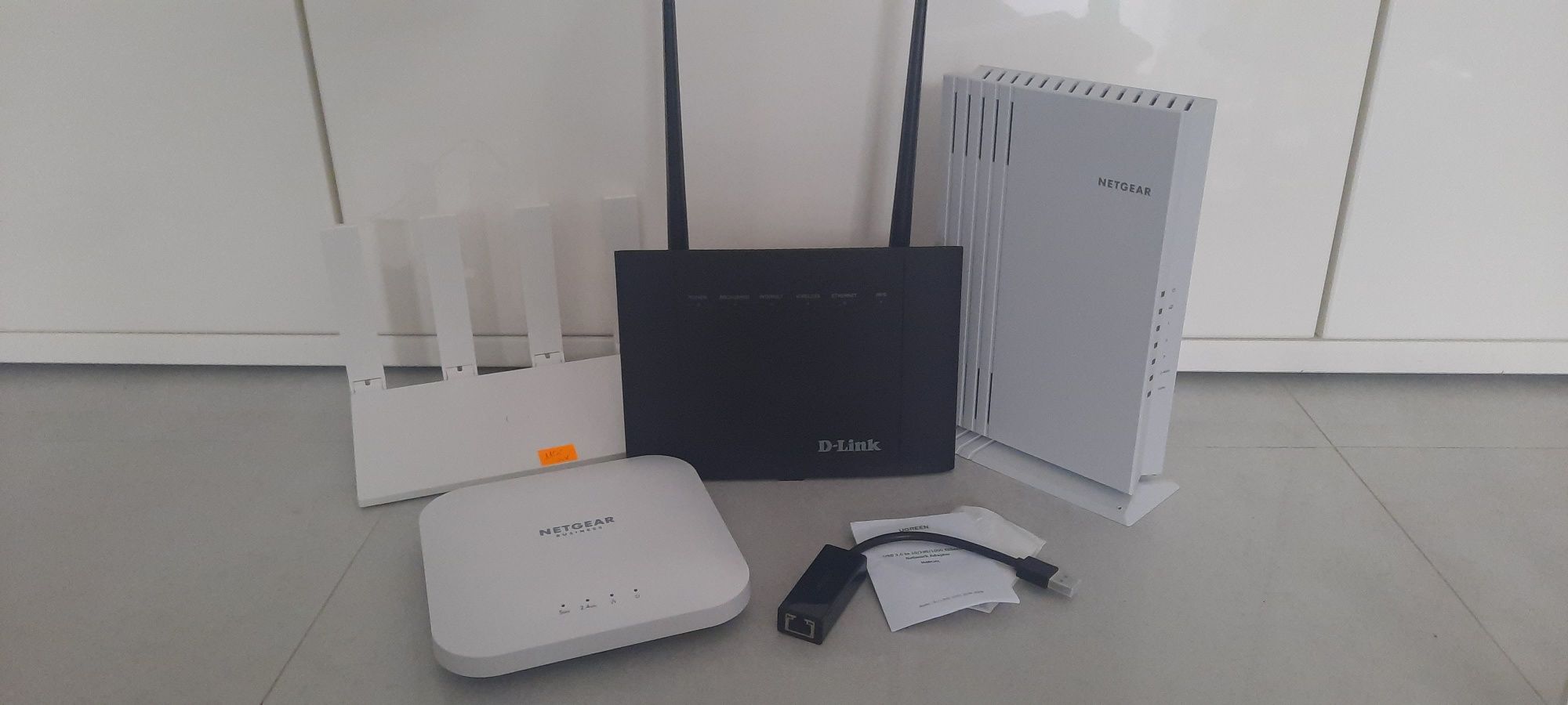 Router Wi-Fi D-Link DSL-3788 Netgear WAX214 Huawei WS520 Ugreen CR111