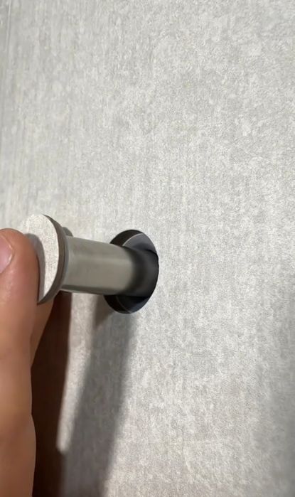 Ukryty wieszak łazienka wc