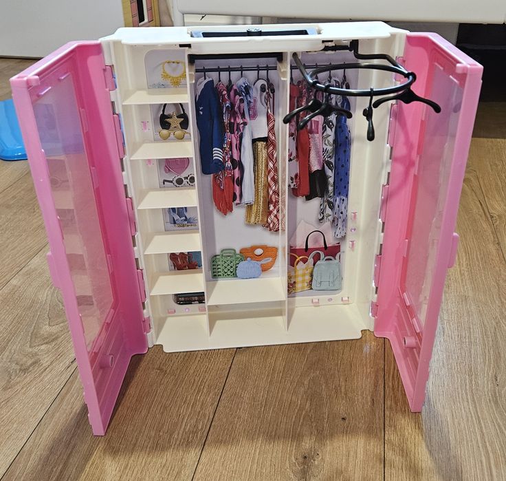 Szafa dla lalek barbie