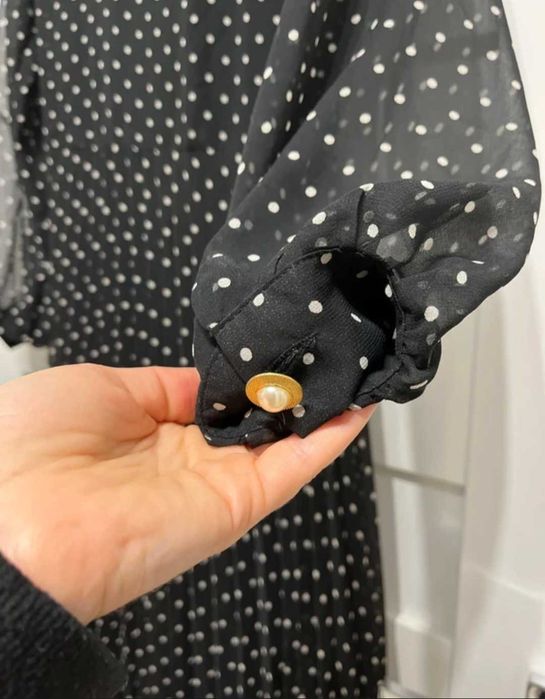 Reserved dluga czarna plisowana sukienka w grochy kropki elegancka L