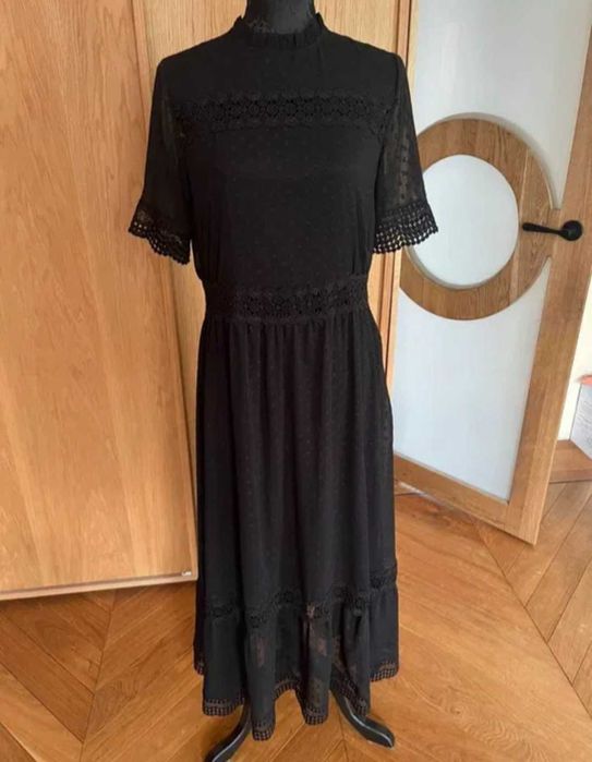 Reserved dluga czarna elegancka koronkowa sukienka
