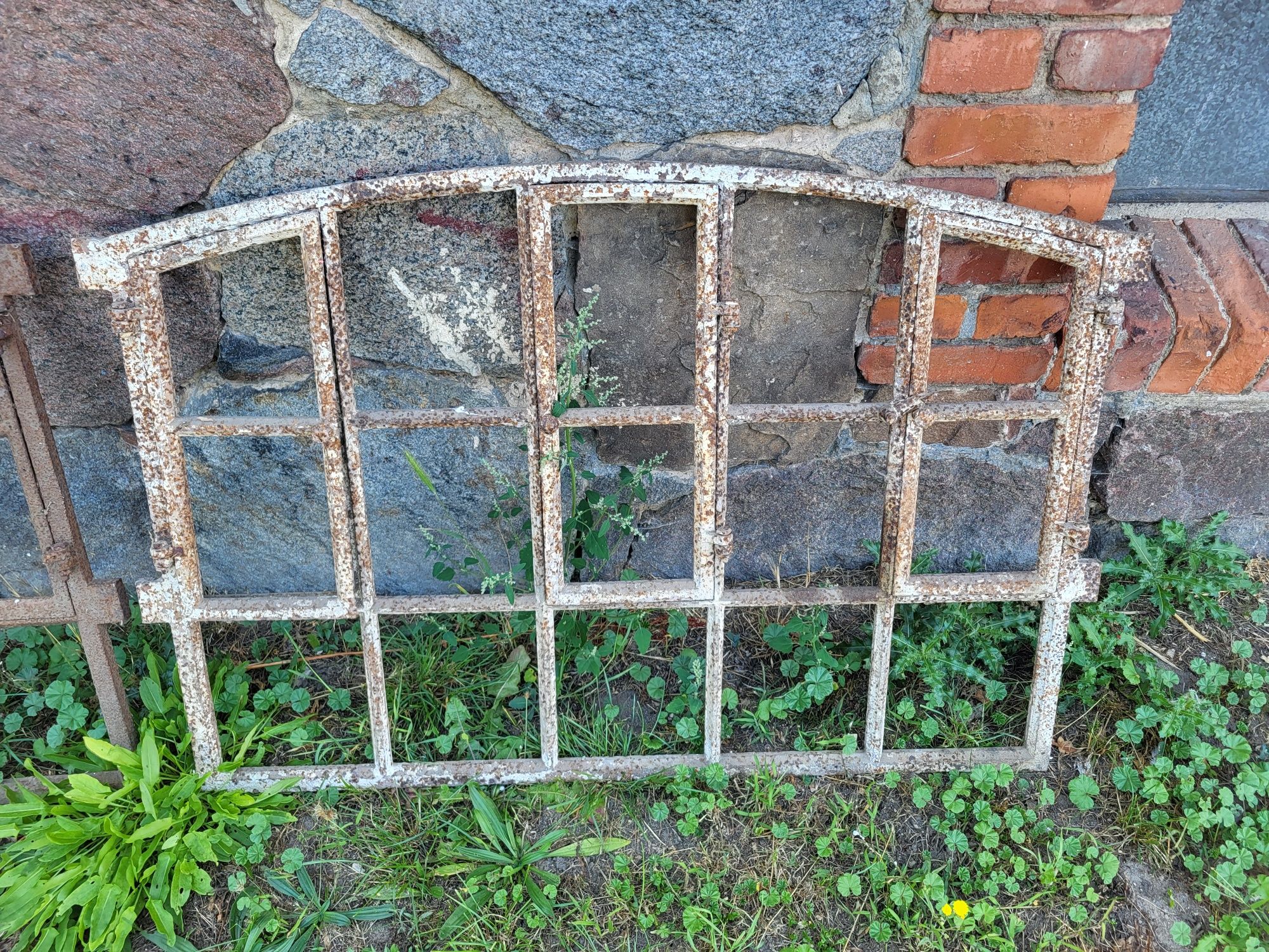 Okno żeliwne zabytkowe