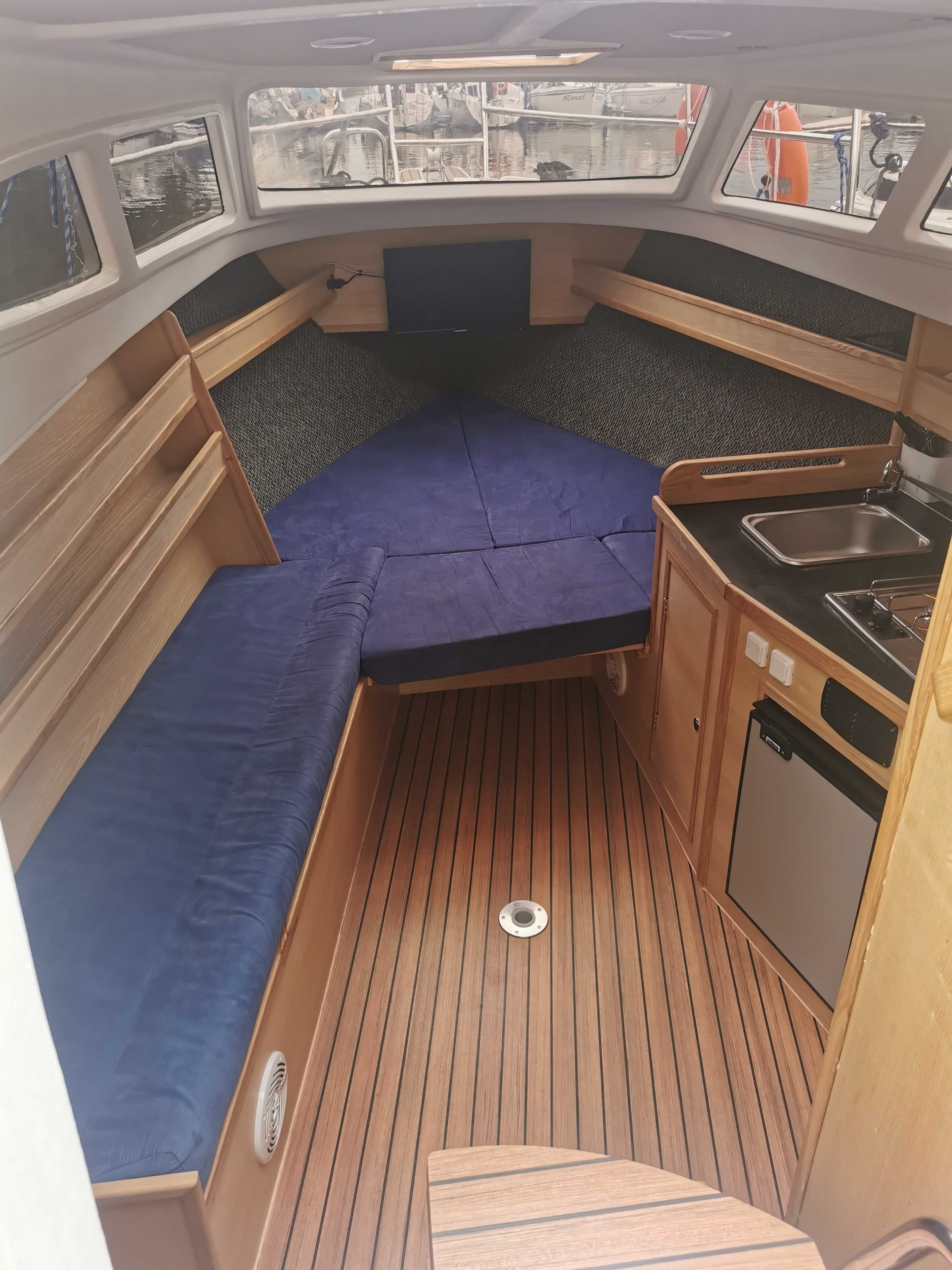 Yacht motorowy AM780 houseboat