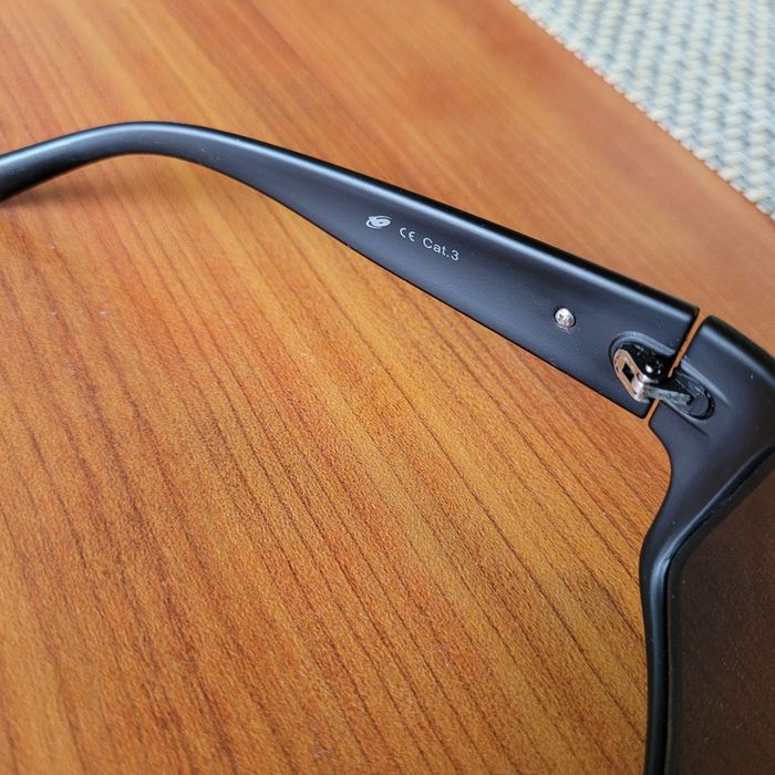 Очки солнцезащитные