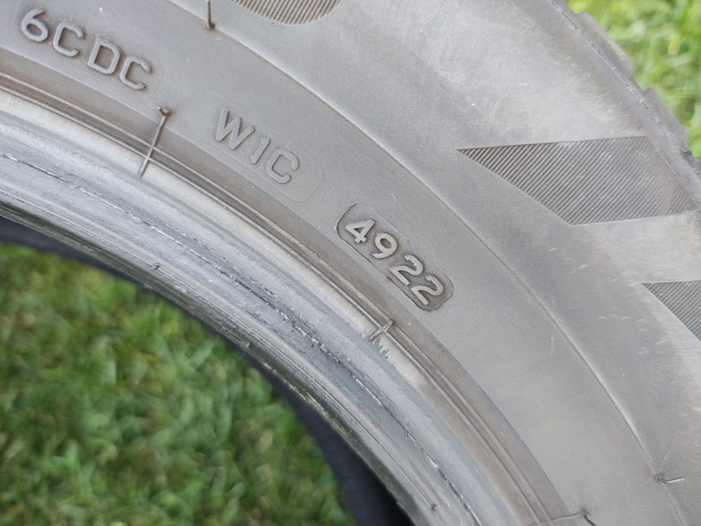 Bridgestone A005 weathercontrol całoroczne 235/60/18 2 szt.