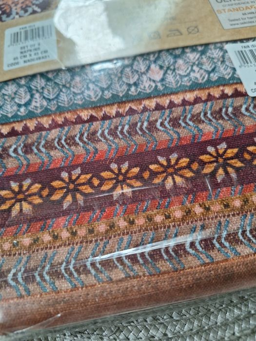 Zestaw nowych 4 serwetek 45x45