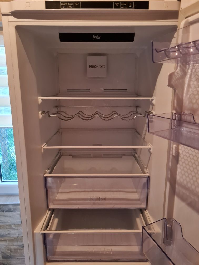 Lodówka BEKO RCNA366I30W A++ 185cm No Frost biała