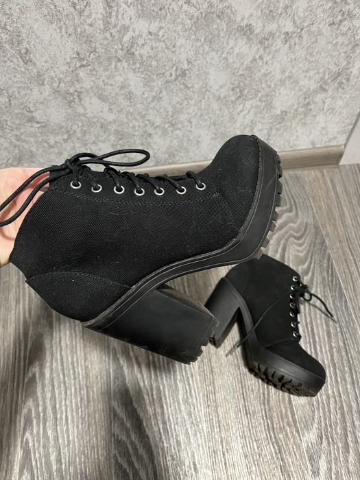 Ботильйони на підборах