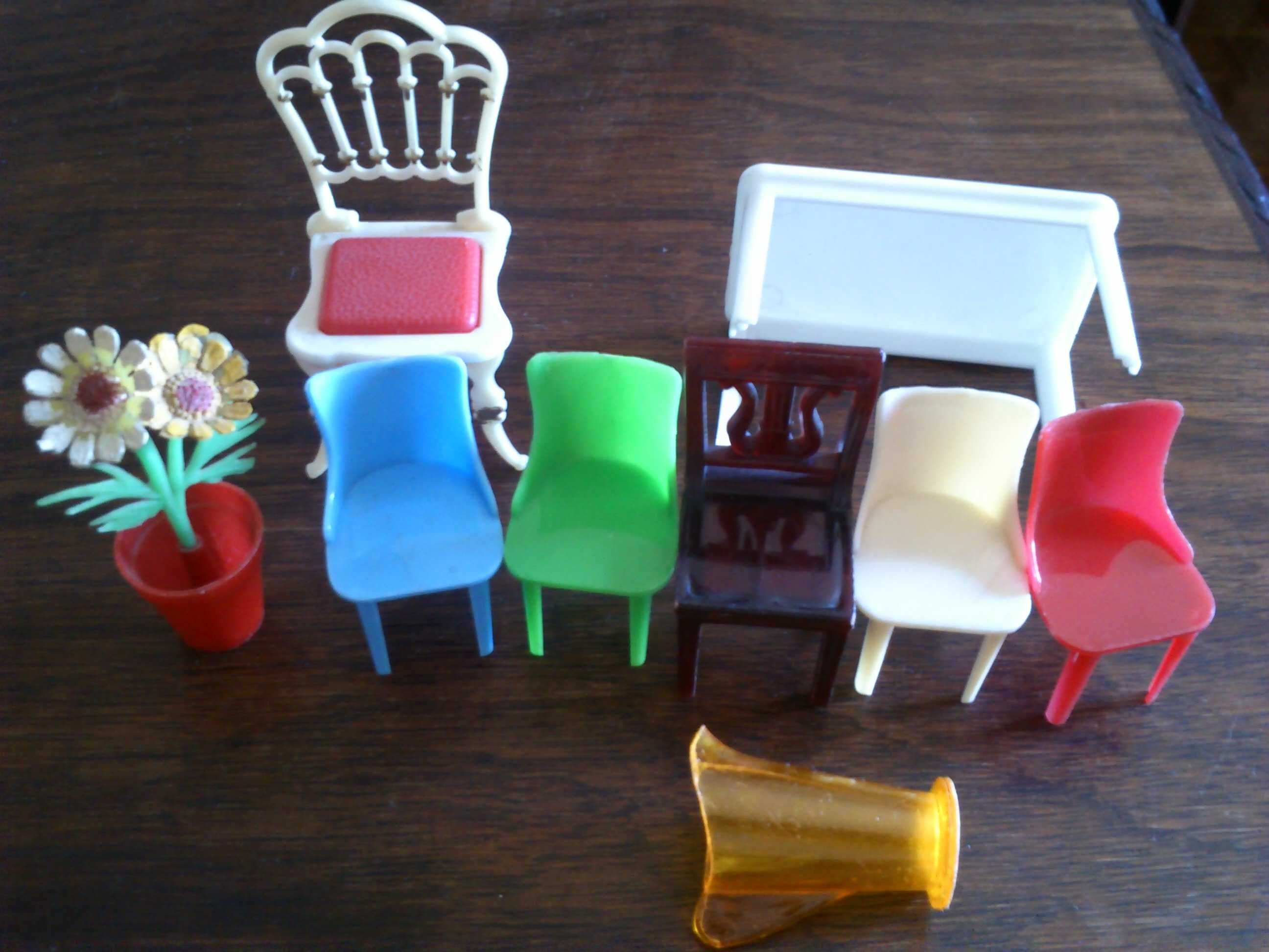 Brinquedos anos 70, mesa, cadeiras, vaso, WC-sanita, bidé, espelho